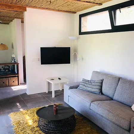 Gebze Sleeps 11 With Pool And Air Con *