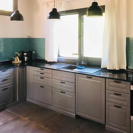 Villa Gebze Sleeps 11 With Pool And Air Con