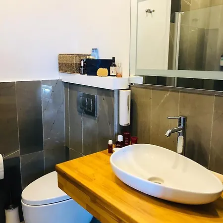 Villa Gebze Sleeps 11 With Pool And Air Con