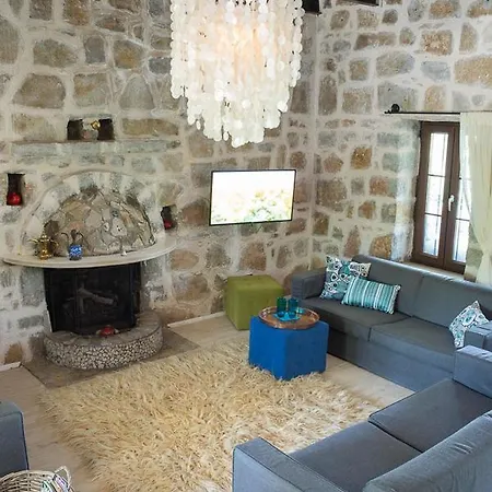 Gebze Sleeps 11 With Pool And Air Con Villa *