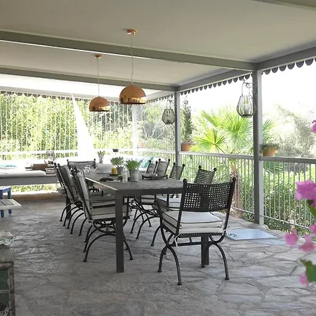 Gebze Sleeps 11 With Pool And Air Con *